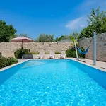 Crystallina Villa