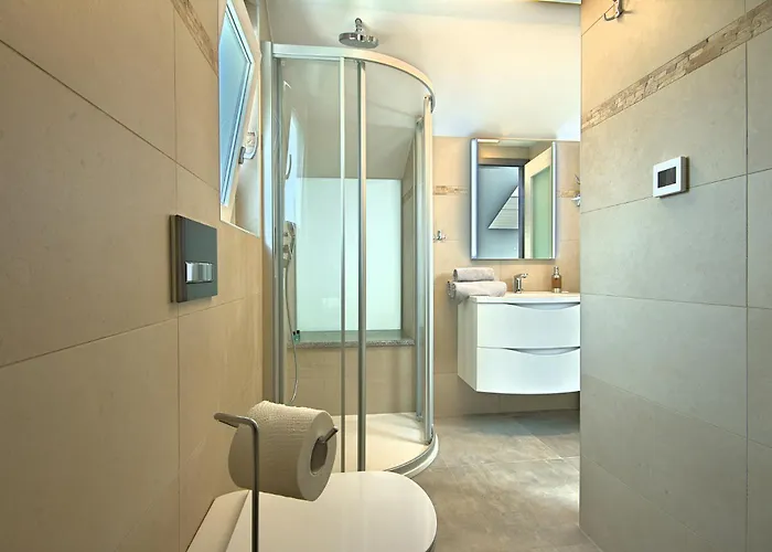 Crystallina Βίλα Ουμάγκ